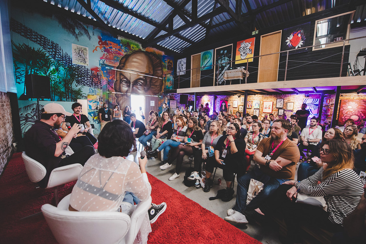 Eventos, estratégias de conteúdo e workshops customizados para lideranças em processos de transformação.