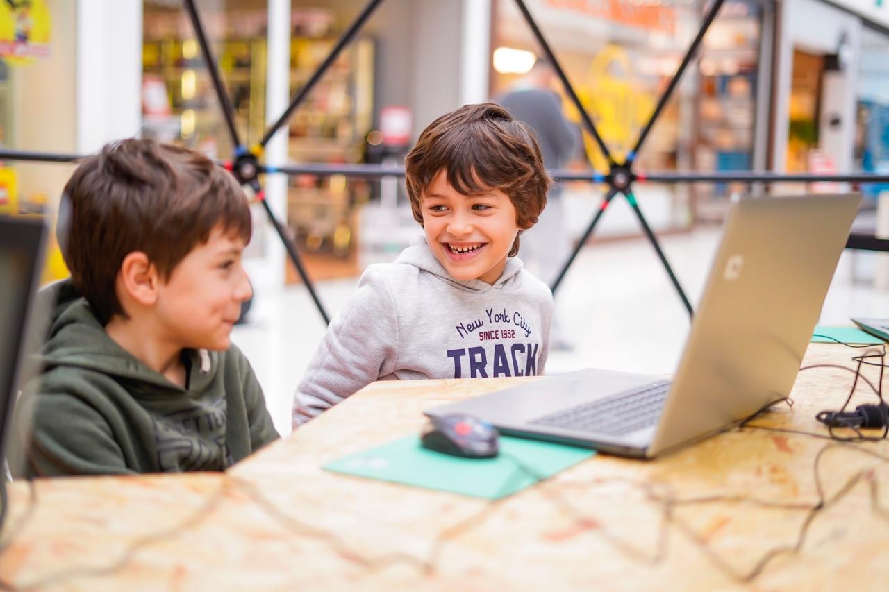 Eventos, estratégias de conteúdo e workshops customizados para lideranças em processos de transformação.