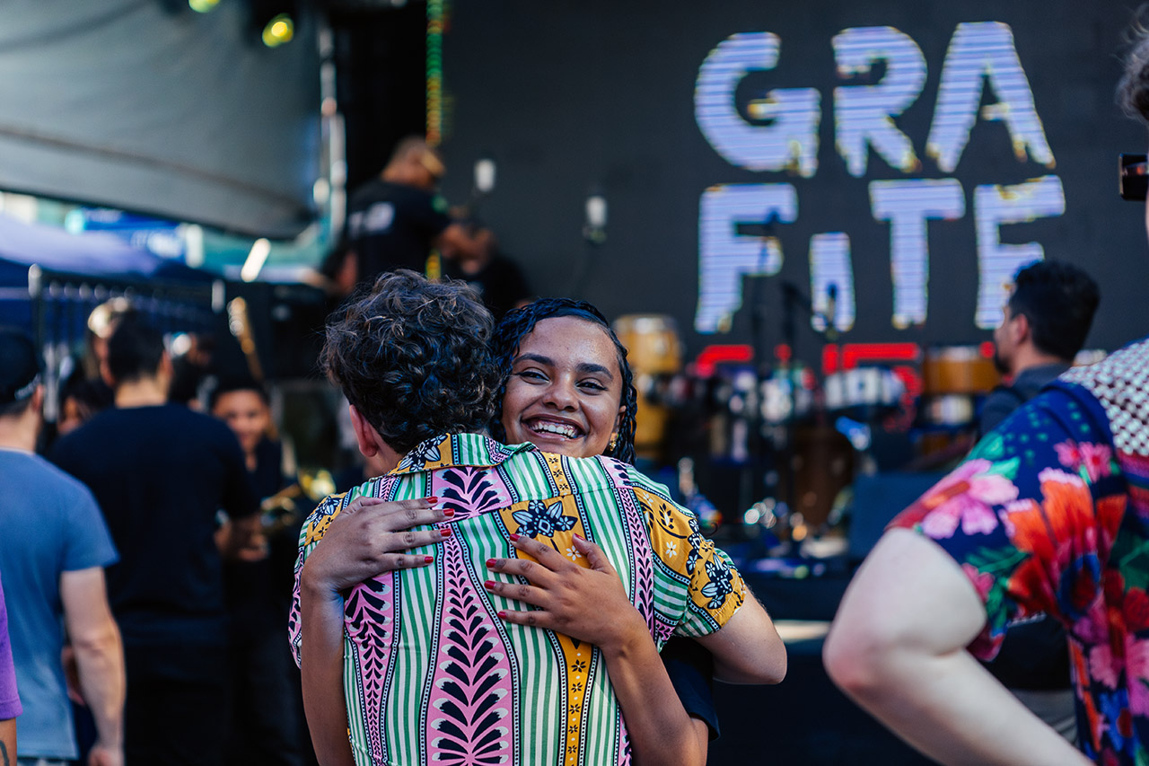 Transformamos o Centro Histórico de Porto Alegre em uma galeria a céu aberto. Arte urbana + música clássica + regeneração urbana como motor de pertencimento e impacto social.