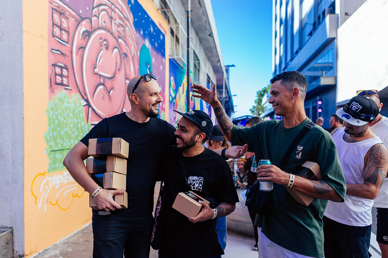 Transformamos o Centro Histórico de Porto Alegre em uma galeria a céu aberto. Arte urbana + música clássica + regeneração urbana como motor de pertencimento e impacto social.