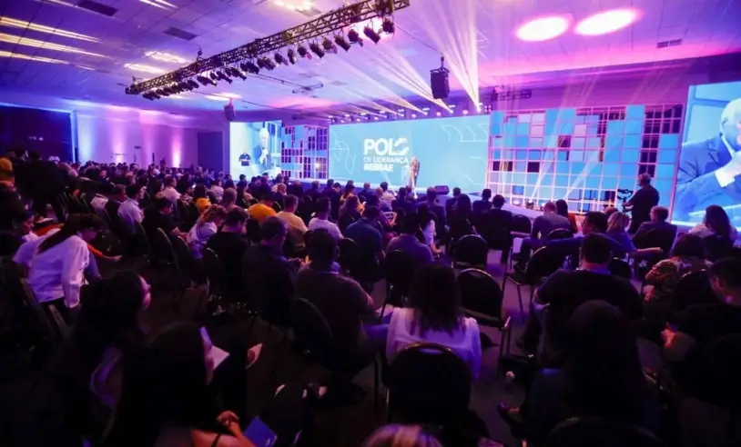 Curadoria de grandes eventos, conectando mais de 33 mil líderes com pensadores nacionais e internacionais.